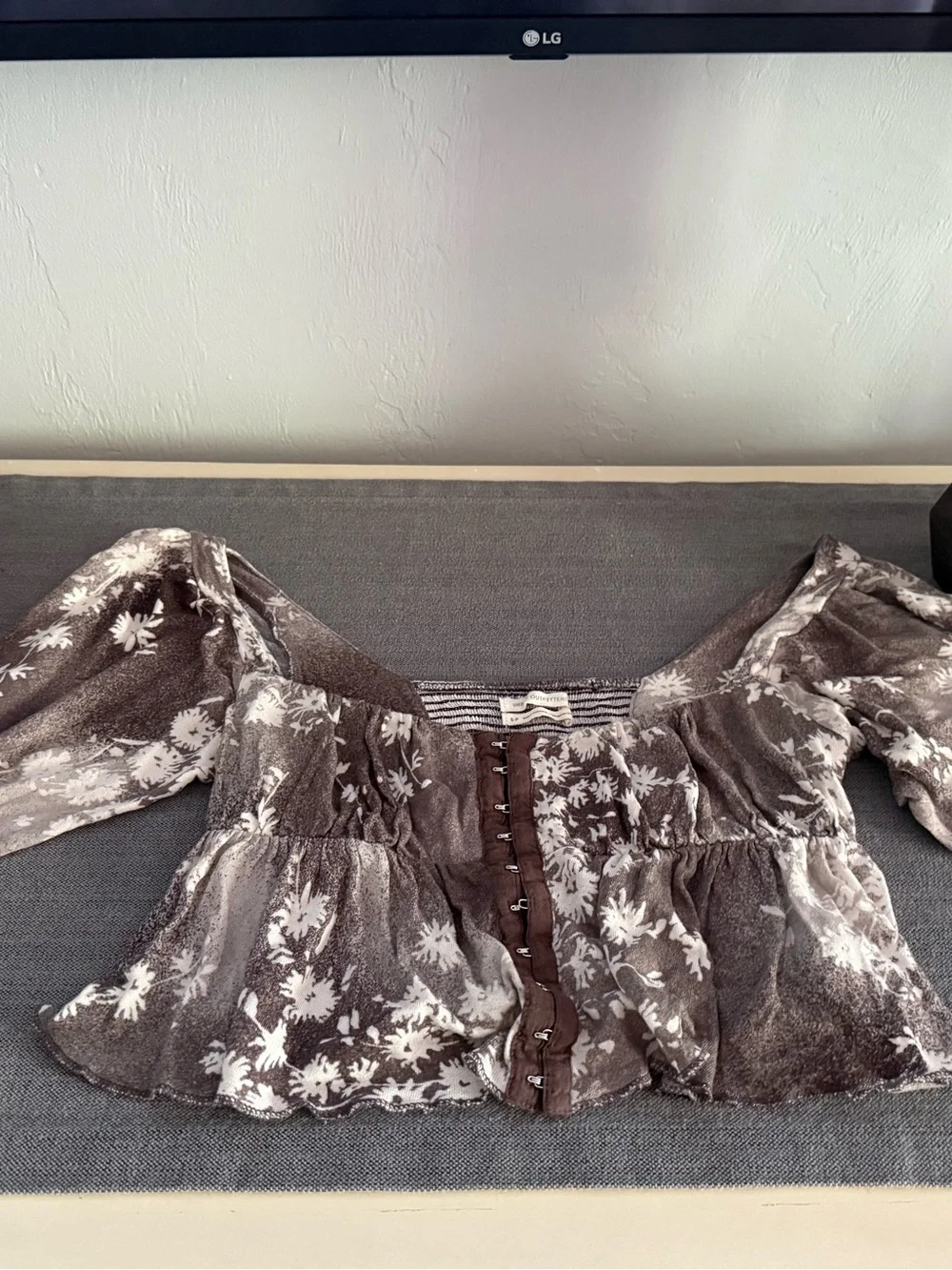 Urban Outfitters Womens Blouse Shirt Top Size S Stretch Comfort Soft Floral